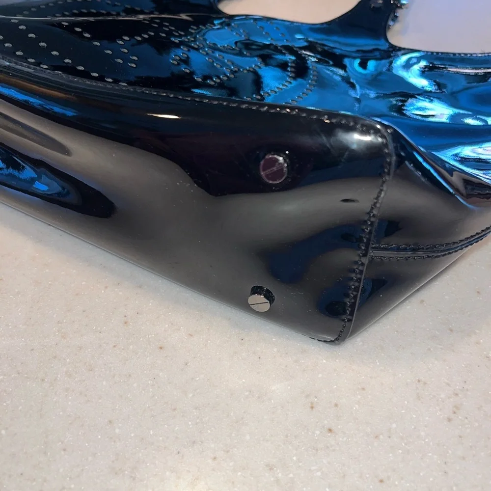 Tory Burch Black Tote Bag with Glossy Finish and Sturdy Handles - Picture 6 of 7